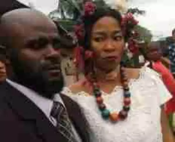 See The Wedding Photo That Has Gone Viral For All The Wrong Reasons